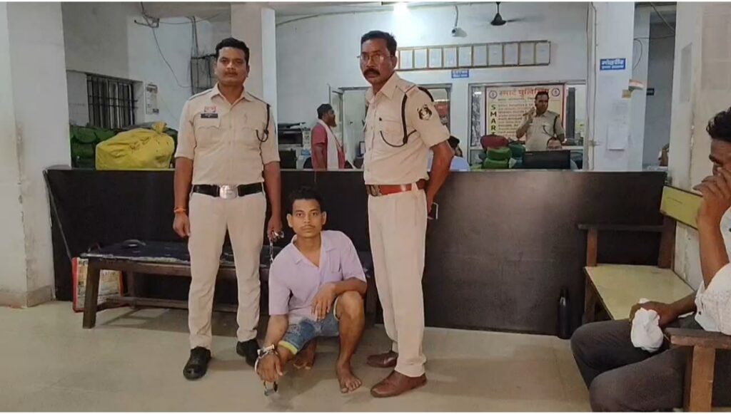 Raigarh News: वृद्ध महिला से मारपीट और चाकू से हमला करने वाला नाती गिरफ्तार, कोतवाली पुलिस ने गैर जमानतीय धाराओं में कार्रवाई कर आरोपी को भेजा न्यायिक रिमांड पर