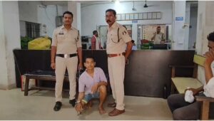 Raigarh News: वृद्ध महिला से मारपीट और चाकू से हमला करने वाला नाती गिरफ्तार, कोतवाली पुलिस ने गैर जमानतीय धाराओं में कार्रवाई कर आरोपी को भेजा न्यायिक रिमांड पर