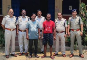 Raigarh News: 165 ग्रामीण महिलाओं से ₹49.50 लाख की धोखाधड़ी; स्व-रोजगार और बैंक लोन का लालच देकर हड़पे थे पैसे, आरोपी श्याम सिंह राजपूत और बलराम बंजारा को दबिश देकर पकड़ा गया