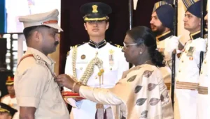वित्त मंत्री ओपी चौधरी ने शौर्य चक्र से सम्मानित छत्तीसगढ़ पुलिस के जांबाज अधिकारियों को दी बधाई