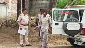 Raigarh News: पत्नी पर जानलेवा हमला करने वाला आरोपी  गिरफ्तार, शराब पीने के लिए पैसे नहीं देने पर पत्नी के सिर और हाथों पर डंडे से किया हमला