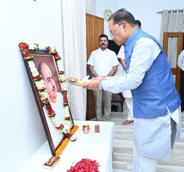  मुख्यमंत्री ने बलिदान दिवस पर डॉ. श्यामा प्रसाद मुखर्जी को श्रद्धांजलि अर्पित की