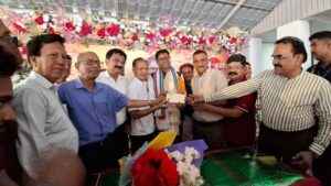 रायगढ़ में दिखा जनप्रिय नेता के प्रति स्नेह: सर्व गुजराती समाज के अध्यक्ष मुकेश जैन और साथियों ने दी मंत्री ओ.पी. चौधरी को जन्मदिन की बधाई, पहाड़ मंदिर में हनुमान मूर्ति स्थापना के लिए भेंट किया 51,001 रुपये का चेक