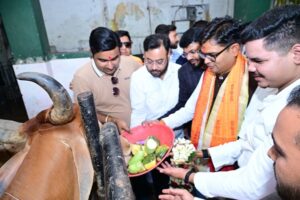 रायगढ़ के सेठ किरोड़ीमल गौशाला पहुंचे वित्त मंत्री, कहा-गौवंश की सुरक्षा हमारी सांस्कृतिक व सामाजिक जिम्मेदारी