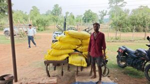 Raigarh News: खरीफ सीजन की तैयारियां तेज, किसानों को मांग अनुसार उपलब्ध कराया जा रहा खाद और बीज