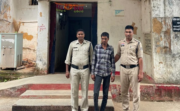  जशपुर में नाबालिग बालिका को घर से जबरन उठाकर किया रेप, मुख्य आरोपी गिरफ्तार
