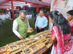 विश्व पर्यावरण दिवस पर रायपुर में जशपुर वनमण्डल के वनोपज एवं हस्तशिल्प उत्पादों ने बटोरी सराहना, आरोग्य अमृत अवलेह और जशक्राफ्ट ब्रांड की प्रदर्शनी बनी आकर्षण का केंद्र