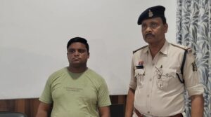 Raigarh News: रिलेशनशीप में रहते हुए आरोपी ने अन्य महिला से रचाई कथित शादी, दोनों महिलाएं पहुंची एसपी कार्यालय रायगढ़
