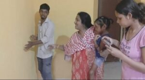 Raigarh News: आंखों से दिव्यांग सोनू सारथी ने छूकर महसूस किया नए घर का सपना, बोले- अब जिंदगी आसान लगेगी, आवश्यकतानुसार परिवार को तीन घर हुआ आबंटित