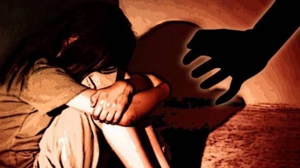 CG: नाबालिग छात्रा से प्राइवेट स्कूल के एक शिक्षक ने किया रेप, SSP की दखल के बाद आरोपी शिक्षक के खिलाफ एफआईआर, ज्यूडिशियल रिमांड पर भेजा जेल