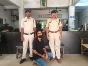 Raigarh News: हत्या के प्रयास का दो वर्ष से फरार आरोपी संदीप सिंह उर्फ सन्नी सरदार गिरफ्तार, आरोपी सन्नी सरदार के साथ मारपीट में शामिल 3 सह-आरोपियों को मिल चुकी है 10-10 वर्ष की सजा