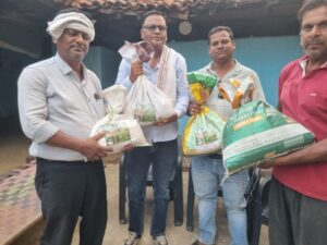 Raigarh News: लैलूंगा का जवाफूल बन रहा किसानों की समृद्धि का जरिया, बढ़ती मांग के बीच बीज और चावल लेने पहुंच रहे दूसरे क्षेत्रों के किसान