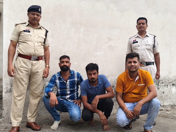 Raigarh News: उधारी रकम की जबरन वसूली के लिए घर में घुसकर मारपीट करने वाले गुण्डा बदमाश कपिल सोलंकी, मनीष परियानी और गिरीश माखिजा गिरफ्तार