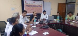 Raigarh News: राष्ट्रीय स्वास्थ्य कार्यक्रमों की समीक्षा बैठक में सीएमएचओ ने दिए आवश्यक दिशा-निर्देश, टीकाकरण, संस्थागत प्रसव एवं हाईरिस्क गर्भवती माताओं की निगरानी पर विशेष जोर