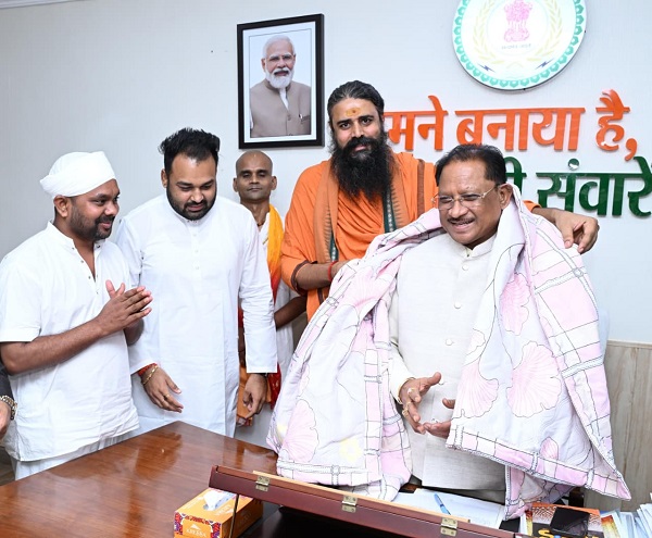 मुख्यमंत्री विष्णु देव साय से विभिन्न संत-महात्माओं ने की सौजन्य भेंट, आध्यात्मिक शिक्षा को बढ़ावा देने के निर्णय पर जताया आभार