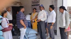 CG: दो कृषि केंद्रों पर की गई छापामार कार्रवाई, अनियमितता पाए जाने पर उर्वरक एवं दस्तावेज किया गया जब्त