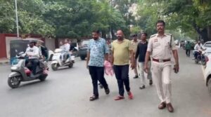 CG News: जो कल तक दिखाता था रौब, पुलिस की दबिश पड़ते ही निकली हेकड़ी; बंधक बनाकर मारपीट और लूटकांड में दो गिरफ्तार