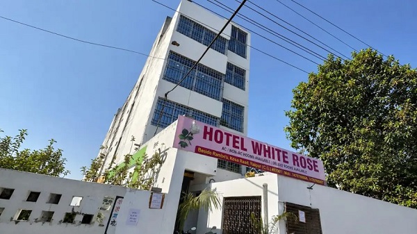 रायगढ़ के व्हाइट रोज होटल में मारपीट का वीडियो वायरल, दोनों पक्षों पर काउंटर FIR दर्ज