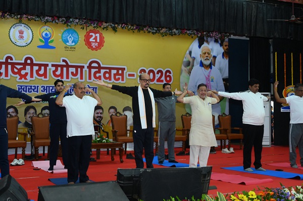 अंतर्राष्ट्रीय योग शिविर में शामिल हुए राज्यपाल, कहा- अंतर्राष्ट्रीय योग दिवस’: योग को जीवनशैली में शामिल करें