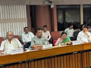 रेलवे आधुनिकीकरण पर एस्टीमेट कमेटी की बैठक में सांसद बृजमोहन, रायपुर-धमतरी रेल लाइन को कांकेर, कोंडागांव, जगदलपुर से जोड़ते हुए विशाखापट्टनम तक विस्तार की मांग