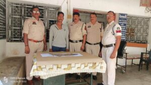 Raigarh News: मेन रोड पर तलवार लहराकर वाले युवक पर कापू पुलिस की कार्रवाई, आर्म्स एक्ट की कार्रवाई, राहगीरों को डरा-धमका रहा था आरोपी