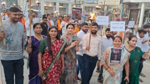 “लोकतंत्र अमर रहे, आपातकाल कभी नहीं के नारो से गूंजा :-रायगढ़ में मशाल रैली