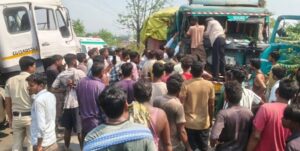 Raigarh News: दर्दनाक सड़क हादसा; ट्रेलर और ट्रक के बीच हुई जबरदस्त भिड़ंत, केबिन में फसा चालक