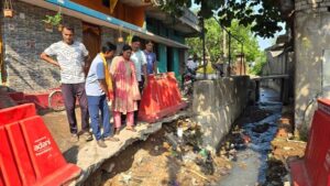 Raigarh: महापौर जीवर्धन चौहान ने वार्ड 14 एवं 2 में सफाई व्यवस्था का लिया जायजा, मौके पर कराया सफाई कार्य