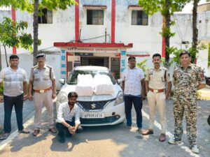 Sarangarh News: ओडिशा से यूपी जा रही गांजे की बड़ी खेप बरामद, पुलिस ने बलेनो कार से 4 लाख 10 हजार का गांजा किया जब्त, तस्कर गिरफ्तार