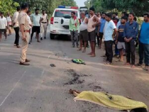 Raigarh News: सड़क हादसों में दो की मौत, ट्रेलर ने बाइक को मारी टक्कर, तो दूसरी घटना में अज्ञात वाहन ने शख्स को रौंदा