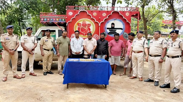 CG: घर से सोना निकलवाने और बीमारी दूर करने का झांसा 5 लाख की ठगी, गिरोह के 6 लोग गिरफ्तार