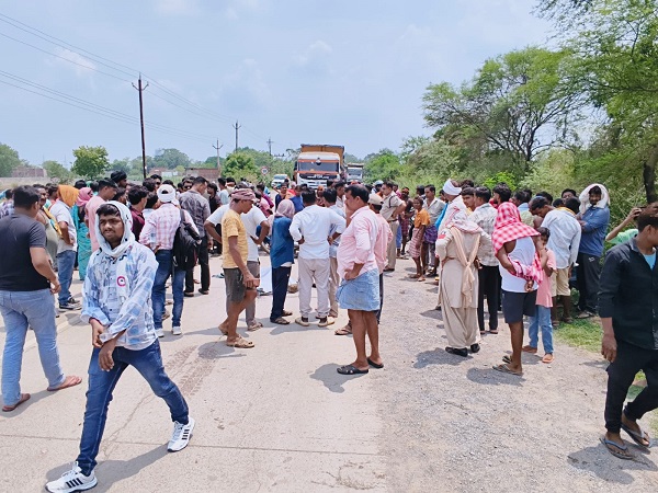 Raiarh News: सड़क दुर्घटना के बाद राष्ट्रीय राजमार्ग पर अवरोध करने वालों पर पुसौर पुलिस की सख्त कार्रवाई
