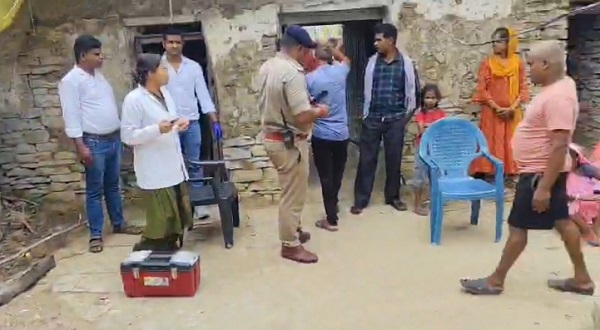 CG NEWS: घर में पिता समेत 2 मासूम बच्चों के मिले शव, इलाके में पसरा मातम, शुरुआती जांच में कीटनाशक जहर सेवन की आशंका, पूरे मामले की जांच कर रही पुलिस