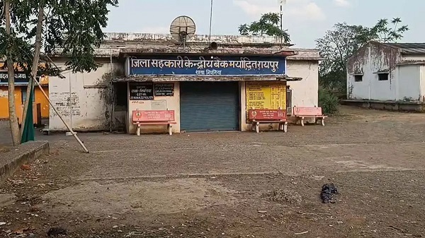 CG: विधवा से रिश्वत लेने पर एक्शन : निपानिया बैंक की प्रबंधक अनीता पांडे निलंबित, महासमुंद कार्यालय अटैच