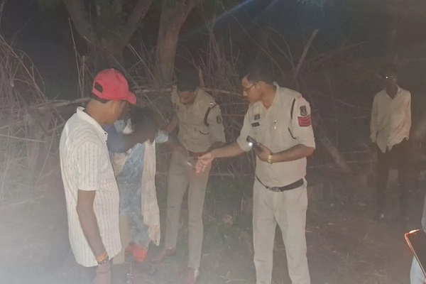 CG: NH पर खड़े ट्रैक्टर से टकराई पिकअप, 1 महिला की मौत, दूसरे का हाथ कटकर अलग, 10 घायल, इलाज जारी