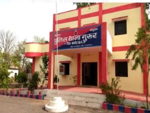 CG: बिजली टावर पर विभाग के कर्मचारी का शव लटका मिला, घरेलू विवाद की आशंका