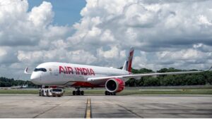 रायपुर एयरपोर्ट पर टला बड़ा विमान हादसा, लैंडिंग के दौरान एयर इंडिया फ्लाइट से टकराया पक्षी