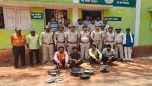 CG: वन विभाग की बड़ी कार्रवाई: खेत में करंट बिछाकर जंगली सूअर का किया शिकार, फिर मांस पकाते चार गिरफ्तार