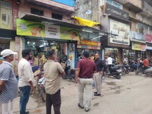  Raigarh: सड़क पर कब्जा करने वालों पर निगम की सख्ती, 14 दुकानदारों पर कार्रवाई, सड़क पर रखा सामान जब्त, 22,200 रुपये का जुर्माना वसूला
