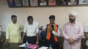 किरोड़ीमलनगर में नवनिर्वाचित पार्षद को दिलाई गई शपथ