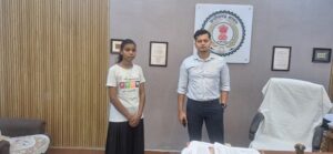 Raigarh News: कृत्रिम पैर ने लौटाई जिंदगी की रफ्तार, जिला प्रशासन की संवेदनशील पहल से बबीता के जीवन में लौटी नई उम्मीद