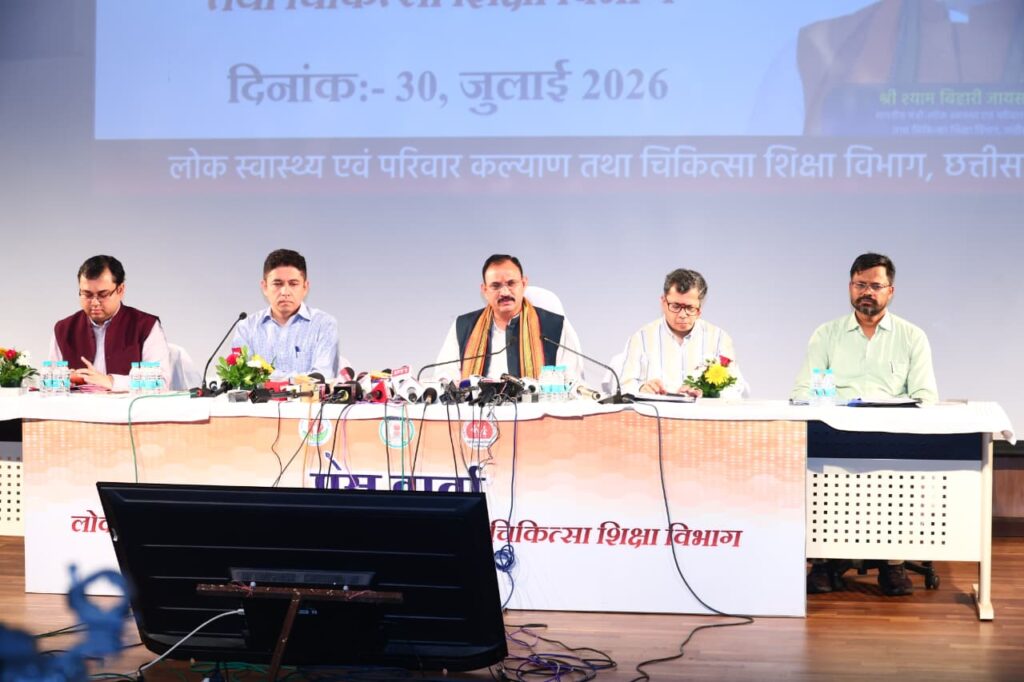 छत्तीसगढ़ में बड़ा हेल्थ अलर्ट! स्वास्थ्य मंत्री का सख्त ऐलान- ‘एक भी मौत नहीं होनी चाहिए’, नकली पनीर पर भी कड़ा एक्शन