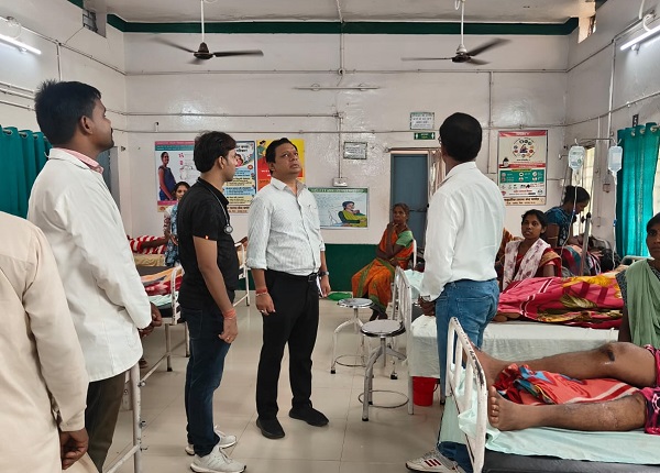Raigarh: जिले में शिक्षा, स्वास्थ्य एवं अन्य जनसेवाओं की गुणवत्ता पर प्रशासन की पैनी नजर, स्कूल, स्वास्थ्य केंद्र एवं छात्रावासों का औचक निरीक्षण, व्यवस्थाओं का लिया गया जायजा