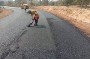 Raigarh: सुशासन सरकार की पहल से विकास कार्यों को मिली रफ्तार, बाकारूमा-लैलूंगा मार्ग पर अधूरे सड़क निर्माण का रास्ता साफ