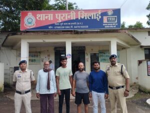 CG News: रास्ते में खड़ी खड़ी पिकअप हटाने की बात पर खूनी बवाल, रॉड-हॉकी स्टिक से हमला, 4 आरोपी गिरफ्तार