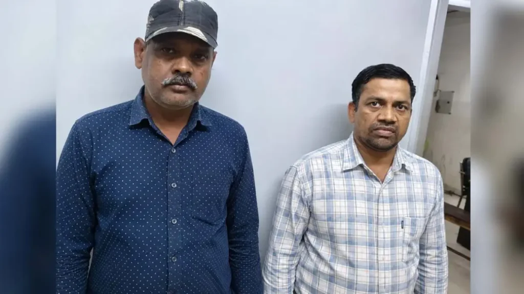 सर्पदंश मुआवजा घोटाला : दो पुलिसकर्मी गिरफ्तार, सिम्स चौकी से लीक करते थे मौत की सूचना, संदेह के दायरे में कई डाक्टर