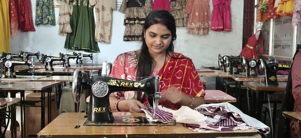 मुख्यमंत्री कौशल विकास योजना से बदली नीलिमा की जिंदगी, सिलाई प्रशिक्षण ने दिया आत्मनिर्भरता का नया रास्ता, घर से शुरू किया सफल स्वरोजगार