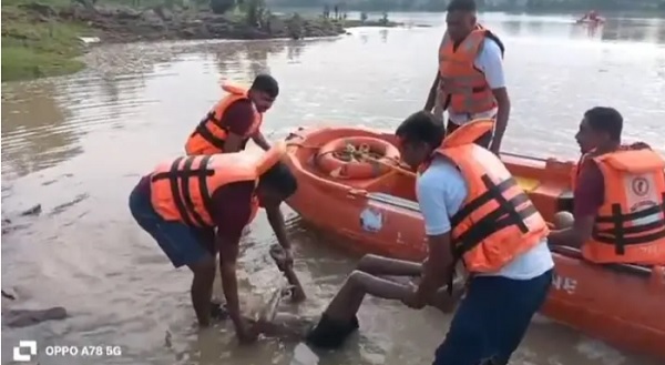 शिवनाथ नदी के तेज बहाव में बहे दो बच्चे, एक का शव बरामद
