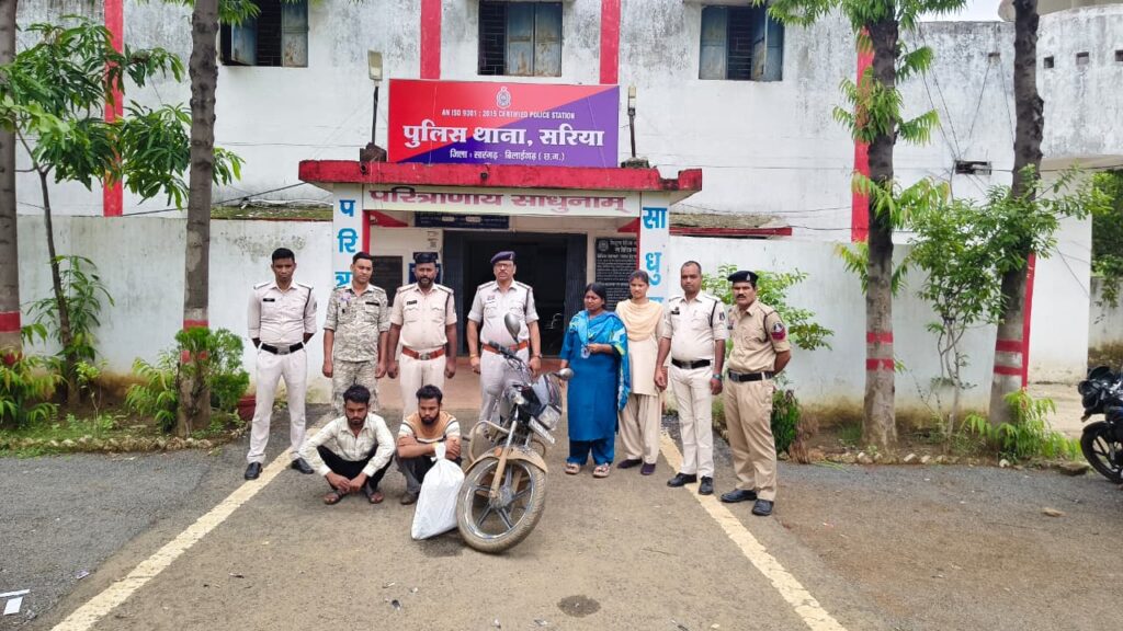 Sarangarh News: ओडिशा से गांजा लाकर कोरबा में खपाने की साजिश नाकाम, 3 तस्कर  गिरफ्तार, 1.23 लाख का गांजा, बाइक और 3 मोबाइल जब्त