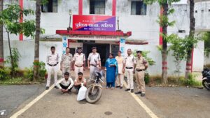 Sarangarh News: ओडिशा से गांजा लाकर कोरबा में खपाने की साजिश नाकाम, 3 तस्कर  गिरफ्तार, 1.23 लाख का गांजा, बाइक और 3 मोबाइल जब्त